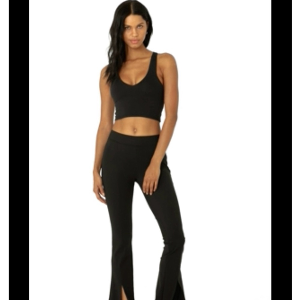 Alo Yoga Airbrush High Waist Flutter Legging. 7/8 length.